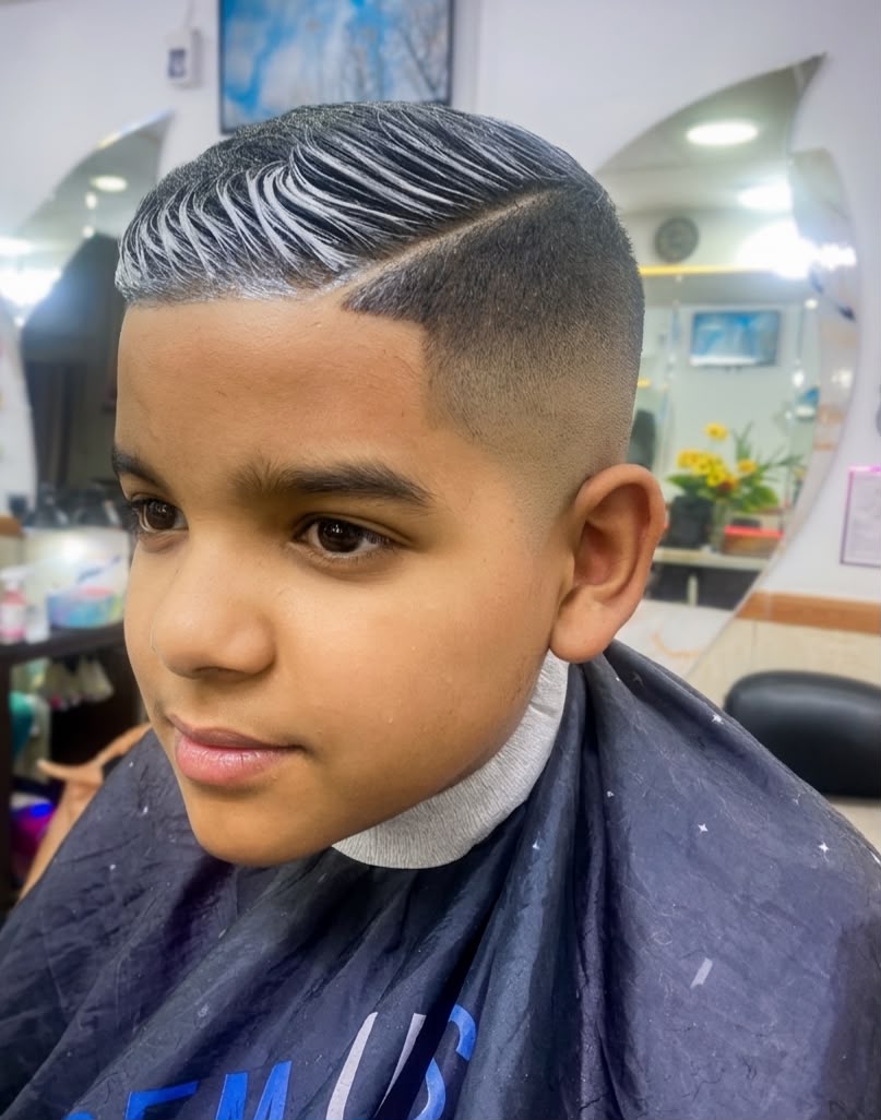 Fade infantil con highlights platinados